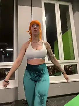 Snapshot of Pia_July_ chatting on 01.14.25 Pia July online show from 01.14.25