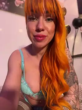 Snapshot of Pia_July_ chatting on 01.29.25 Pia July online show from 01.29.25