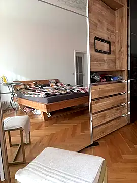 Snapshot of Pia_July_ chatting on 10.27.25 Pia July online show from 10.27.25