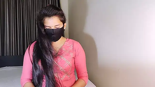 YourLovelyQueen online show from 02.11.25