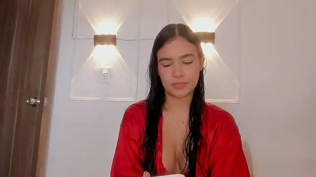 Snapshot of Hanna_Risso chatting on 04.22.26 Hanna Risso online show from 04.22.26