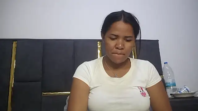 Snapshot of aleixane chatting on 11.13.25 aleixane online show from 11.13.25