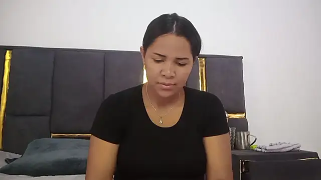 Snapshot of aleixane chatting on 11.17.25 aleixane online show from 11.17.25