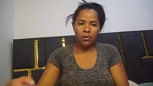 Snapshot of aleixane chatting on 11.30.25 aleixane online show from 11.30.25