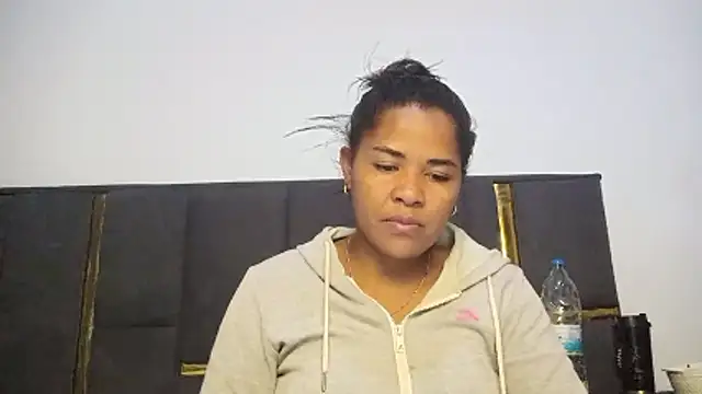 Snapshot of aleixane chatting on 06.18.26 aleixane online show from 06.18.26