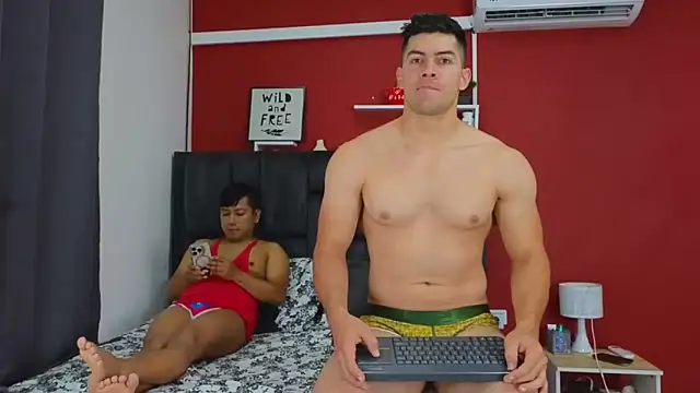 Snapshot of FelipeAndMarcello3 chatting on 01.27.25 FelipeAndMarcello3 online show from 01.27.25