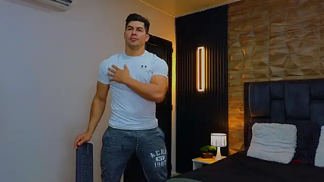 Snapshot of FelipeAndMarcello3 chatting on 02.12.25 FelipeAndMarcello3 online show from 02.12.25