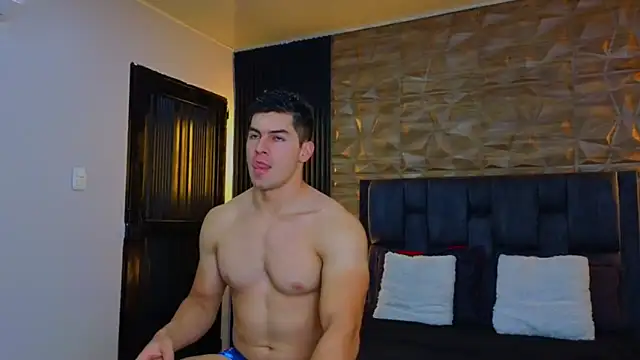 Snapshot of FelipeAndMarcello3 chatting on 02.13.25 FelipeAndMarcello3 online show from 02.13.25