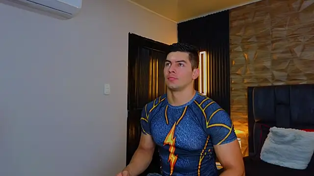 Snapshot of FelipeAndMarcello3 chatting on 02.13.25 FelipeAndMarcello3 online show from 02.13.25