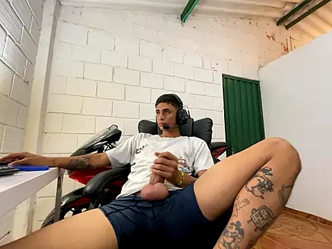 Max TheHorseDick online show from 11.09.25