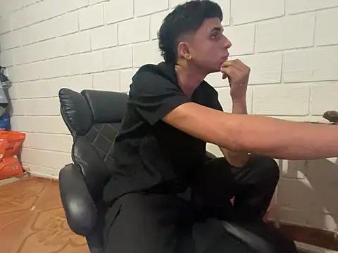 Snapshot of Max_TheHorseDick chatting on 03.03.26 Max TheHorseDick online show from 03.03.26