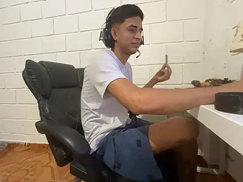 Snapshot of Max_TheHorseDick chatting on 03.04.26 Max TheHorseDick online show from 03.04.26