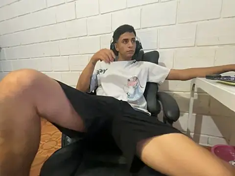 Snapshot of Max_TheHorseDick chatting on 03.06.26 Max TheHorseDick online show from 03.06.26