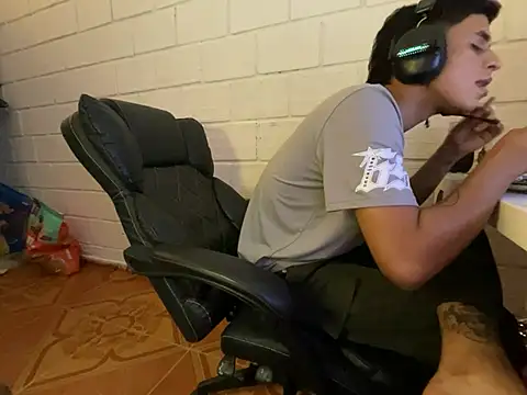 Snapshot of Max_TheHorseDick chatting on 03.07.26 Max TheHorseDick online show from 03.07.26