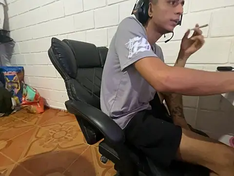 Snapshot of Max_TheHorseDick chatting on 03.07.26 Max TheHorseDick online show from 03.07.26