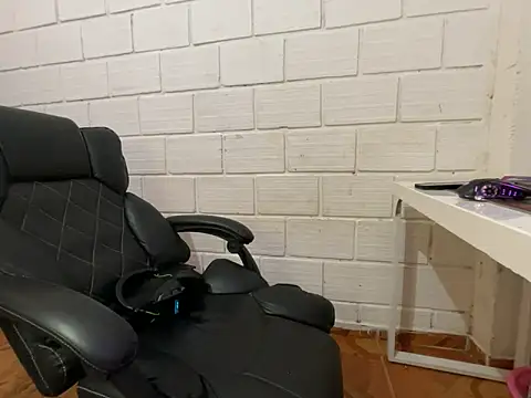 Snapshot of Max_TheHorseDick chatting on 03.09.26 Max TheHorseDick online show from 03.09.26