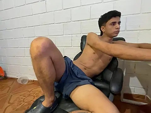 Snapshot of Max_TheHorseDick chatting on 03.10.26 Max TheHorseDick online show from 03.10.26