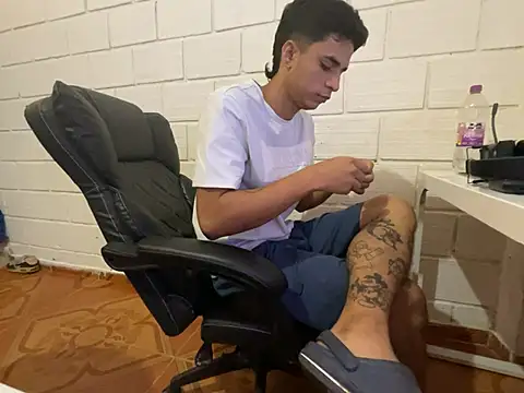 Snapshot of Max_TheHorseDick chatting on 03.11.26 Max TheHorseDick online show from 03.11.26