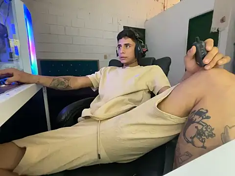 Snapshot of Max_TheHorseDick chatting on 03.12.26 Max TheHorseDick online show from 03.12.26