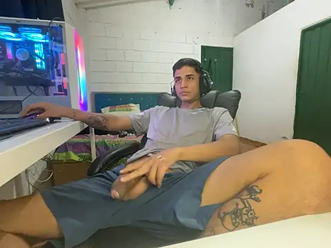 Snapshot of Max_TheHorseDick chatting on 03.31.26 Max TheHorseDick online show from 03.31.26