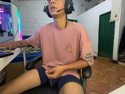 Snapshot of Max_TheHorseDick chatting on 04.01.26 Max TheHorseDick online show from 04.01.26