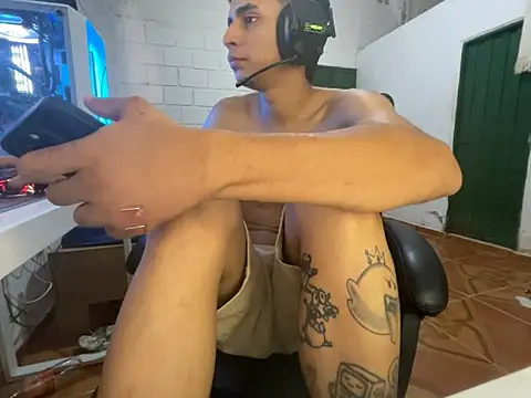 Snapshot of Max_TheHorseDick chatting on 04.03.26 Max TheHorseDick online show from 04.03.26