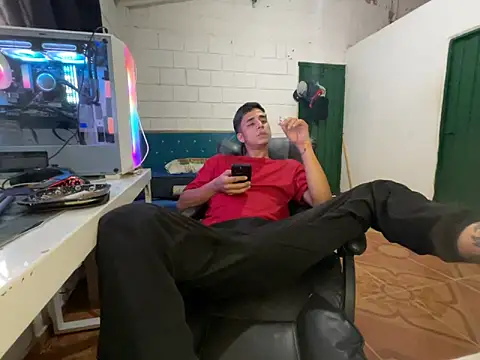 Snapshot of Max_TheHorseDick chatting on 04.04.26 Max TheHorseDick online show from 04.04.26