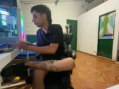 Snapshot of Max_TheHorseDick chatting on 04.13.26 Max TheHorseDick online show from 04.13.26