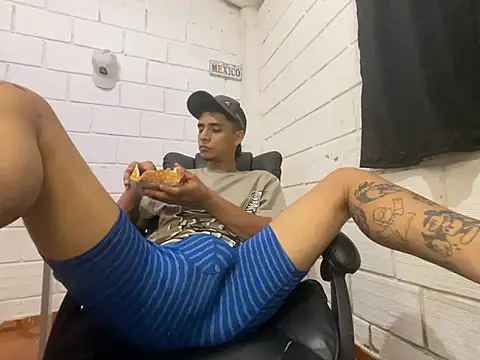 Snapshot of Max_TheHorseDick chatting on 05.19.26 Max TheHorseDick online show from 05.19.26