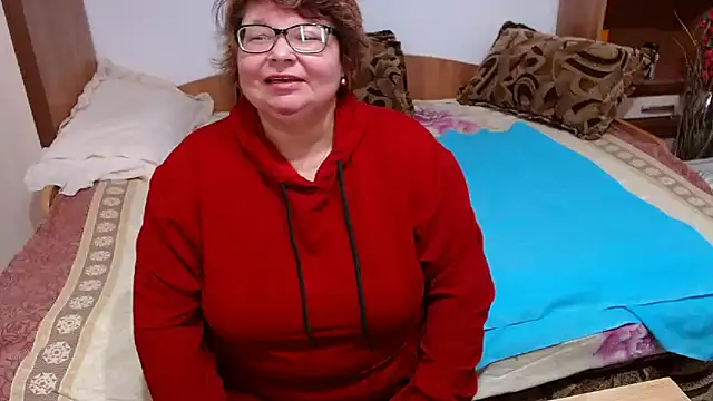 Snapshot of SweetMommaX chatting on 03.17.25 SweetMommaX online show from 03.17.25