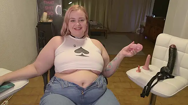 Snapshot of MargotGrey chatting on 12.13.25 MargotGrey online show from 12.13.25