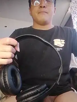 Snapshot of Mghty-cockl88 chatting on 12.14.25 Mghty-cockl88 online show from 12.14.25