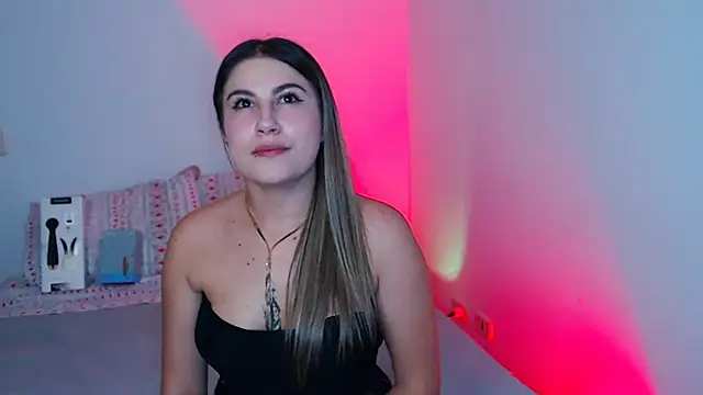 Snapshot of amelie_collins chatting on 02.08.25 amelie collins online show from 02.08.25