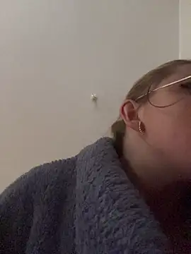 Demure Whore online show from 10.27.25