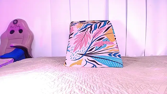 raven lilith  online show from 10.26.25