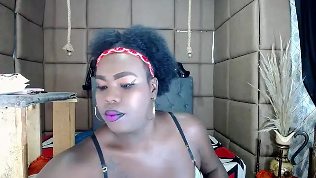 Snapshot of CatrinaGill chatting on 10.08.25 CatrinaGill online show from 10.08.25