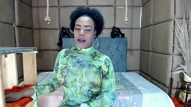 Snapshot of CatrinaGill chatting on 10.14.25 CatrinaGill online show from 10.14.25