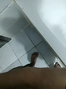 Snapshot of mc8k35MGadbuhPr chatting on 10.24.25 mc8k35MGadbuhPr online show from 10.24.25