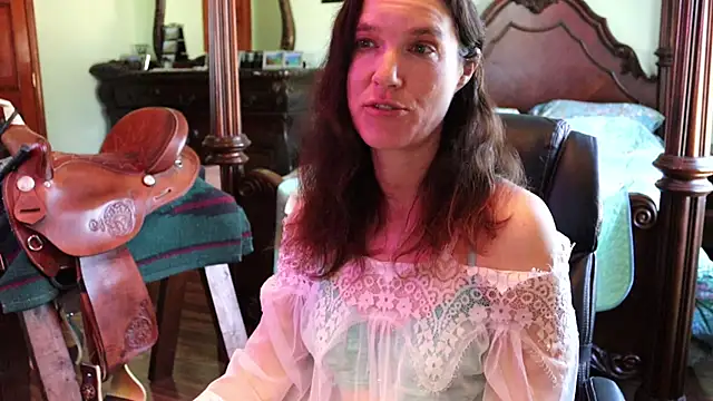 Snapshot of thornburyrose chatting on 11.16.25 thornburyrose online show from 11.16.25