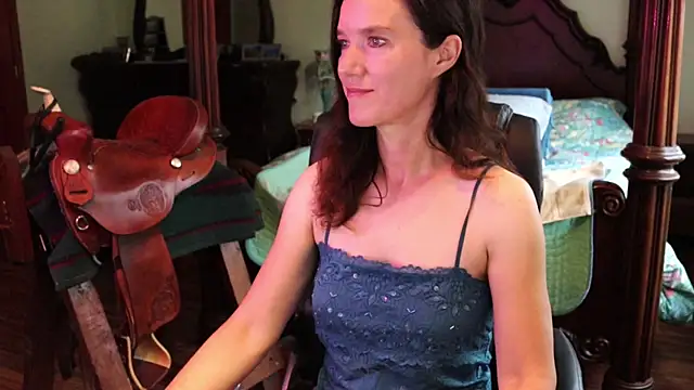 Snapshot of thornburyrose chatting on 11.20.25 thornburyrose online show from 11.20.25