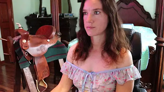 Snapshot of thornburyrose chatting on 11.26.25 thornburyrose online show from 11.26.25