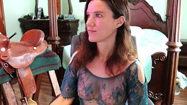 Snapshot of thornburyrose chatting on 11.29.25 thornburyrose online show from 11.29.25