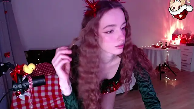 Snapshot of Weeissy chatting on 12.25.24 Weeissy online show from 12.25.24