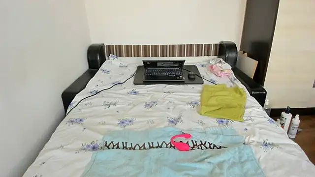 Snapshot of sweet-tinqerbell chatting on 09.19.25 sweet-tinqerbell online show from 09.19.25