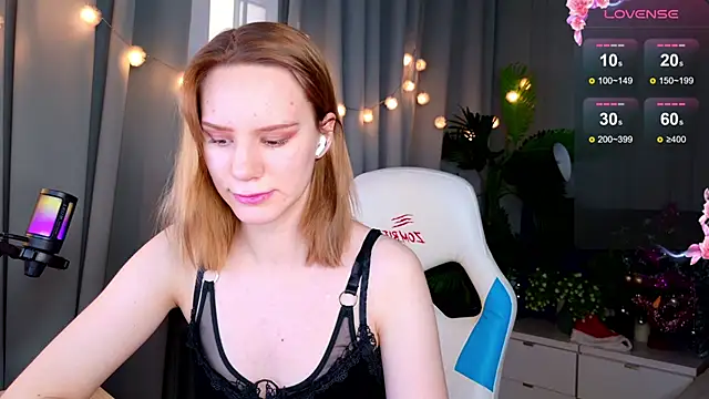 Snapshot of Ramona___ chatting on 12.24.24 Ramona online show from 12.24.24