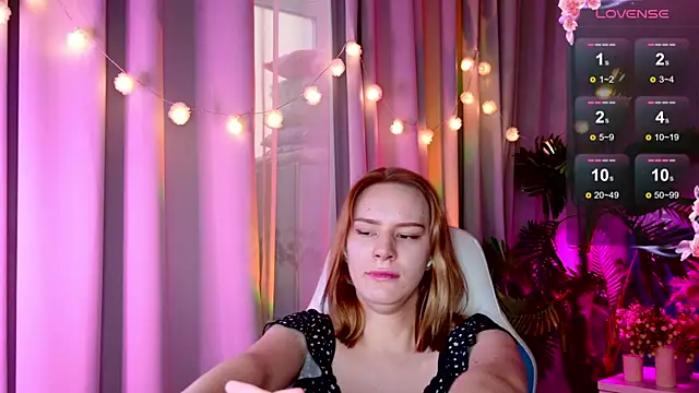 Snapshot of Ramona___ chatting on 01.03.25 Ramona online show from 01.03.25