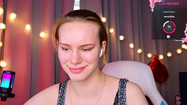 Snapshot of Ramona___ chatting on 02.04.25 Ramona online show from 02.04.25