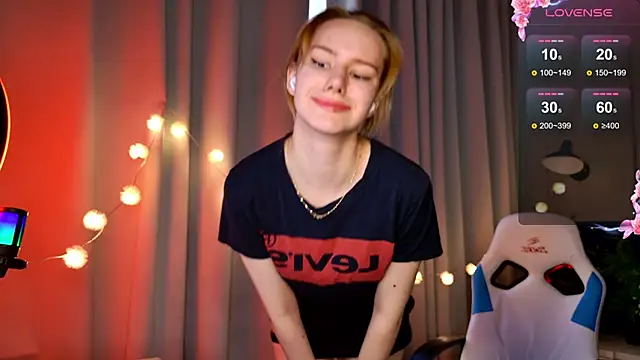 Snapshot of Ramona___ chatting on 02.13.25 Ramona online show from 02.13.25