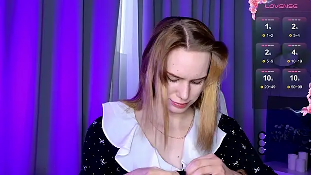 Snapshot of Ramona___ chatting on 03.03.25 Ramona online show from 03.03.25