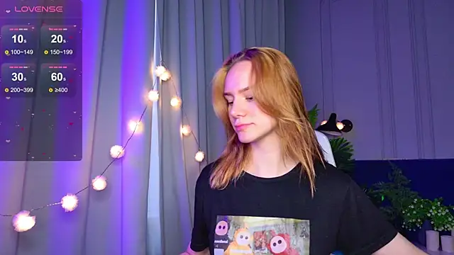 Snapshot of Ramona___ chatting on 10.10.25 Ramona online show from 10.10.25